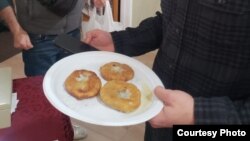 Чарада пешкән дә, туңдырылган пәрәмәчләр сатылган