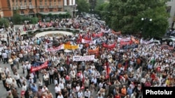 Armenia -- Supporters of the opposition Armenian Revolutionary Federation rally in Yerevan, 02Sep2009