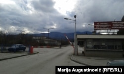 Заїзд на завод «Вітезіт» у Вітезі, Боснія і Герцеговина, жовтень 2025 року