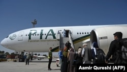 Ооганстанга конгон пакистандык учак.