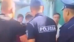 Полиция применила силу к детям во время принудительного выселения из детдома