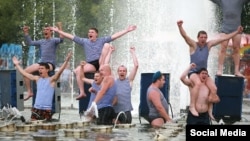 According to one witness, a fight broke out after some drunken Russian soldiers who had stripped down to their underwear began dancing, singing, and "yelling loudly" in a residential area of the southwestern Tajik town of Kulob. (Photo: Russian soldiers in Kazakhstan)