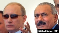 Орусия президенти Владимир Путин менен Али Салехтин Москвадагы жолугушуусу. 2010-жыл, 30-июнь