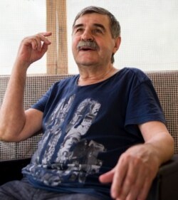 Василь Голобородько, поет-шістдесятник, родом із Луганщини. Автор багатьох поетичних збірок, лауреат Шевченківської премії, премій імені Василя Симоненка та Миколи Трублаїні. Київ, 12 серпня 2015 року