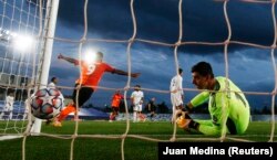 Донецька команда тричі розписалася у воротах суперника