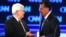 Ньют Гингрич (слева) и Митт Ромни в перерыве дебатов. 26 января 2012 года