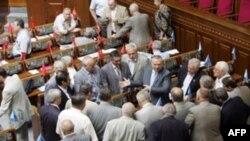 Парламент Украины снова не может прийти к общему знаменателю - вопреки договоренности лидеров фракций