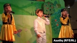 Можгадан укучылар чыгыш ясый