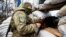 Украинский военнослужащий на блокпосте в городе Житомир, 27 февраля
