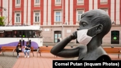 Померли від COVID-19 понад 300 тисяч людей.