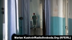 У молодої жінки було уражено 90% легень. За її життя боролися близько трьох тижнів