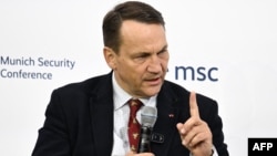 Таким чином Радослав Сікорський (на фото) прокоментував останні заяви президента країни Анджея Дуди про поступки України у війні