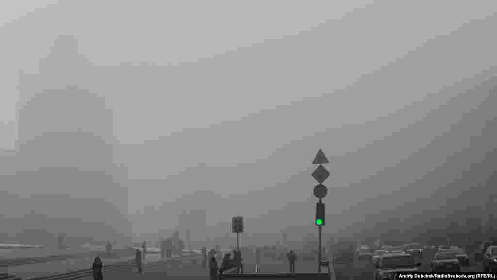 Також радять, за можливості, використовувати у побуті та на робочих місцях системи кондиціонування та очищення повітря