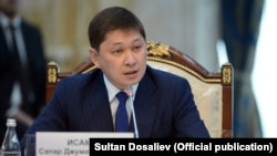 И.о. премьер-министра Сапар Исаков.