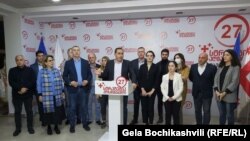 К этому бойкоту присоединилась партия «Стратегия Агмашенебели»