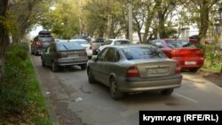 Трудно вести себя адекватно, оказавшись в автомобильной пробке 