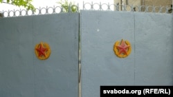 Вароты вайсковага камісарыяту ў Беларусі. Ілюстрацыйнае фота