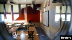 Мектептердин көпчүлүгү бош турат.