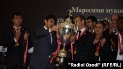 Маросими супурдани ҷоиза ба беҳтаринҳои футболи тоҷик 