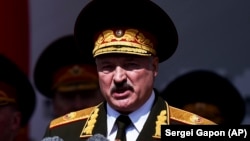 Բելառուսի նախագահ Ալեքսանդր Լուկաշենկոն շքերթ է ընդունում, արխիվ