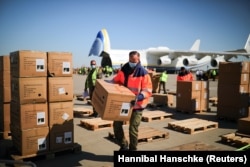 «Мрія» під час одного з численних «антиковідних рейсів». Доставка вантажів для боротьби з коронавірусом, на летовище в Лейпцигу, Німеччина, Квітень 2020 року