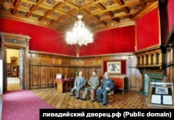 Експозиція «Зустріч представників «Великої трійки» у Лівадійському палаці-музеї у Криму, травень 2025 року