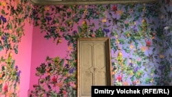 Инсталляция Дэвида Бёрна и Остина Янга «Театр солнца» изменила облик одного из залов палаццо Бутера. Здесь можно получить карту, на которой отмечены фруктовые сады Палермо