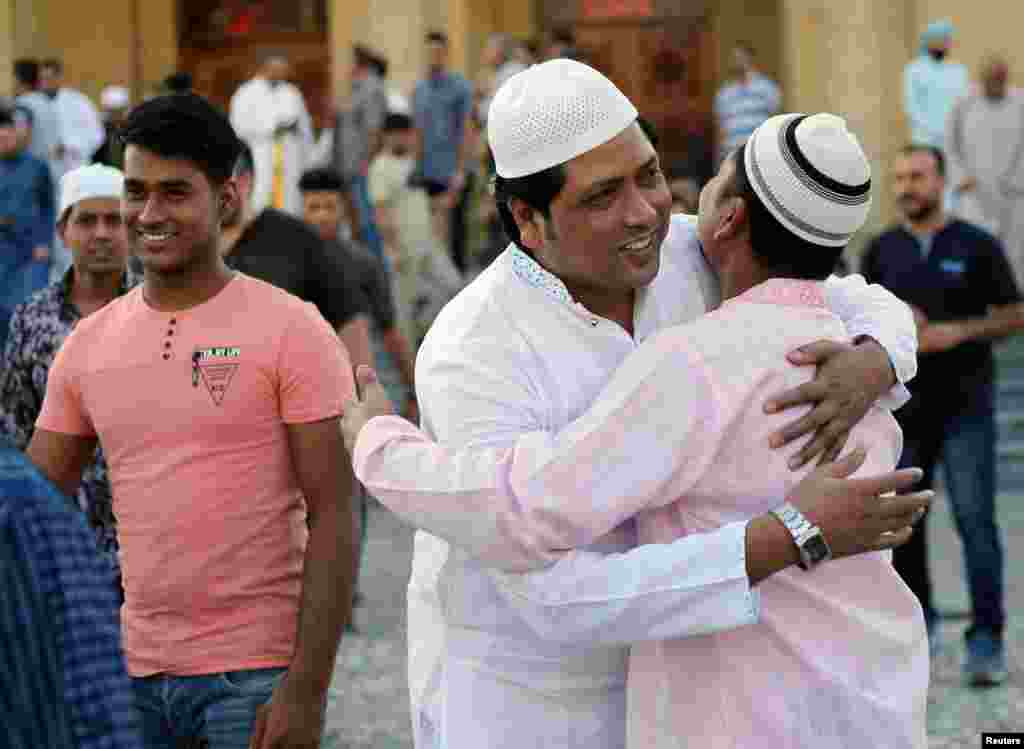 Мусульмане Багдада собираются на молитву. 15 июня 2018 года.