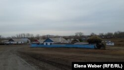 Сарытобе состоит из трех улиц, а население составляет чуть больше 600 человек. Карагандинская область. Октябрь 2016 года.