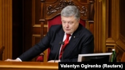 Президент України Петро Порошенко особисто закликав депутатів голосувати за закон про створення антикорупційного суду