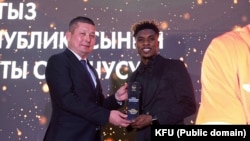 Жоэл Кожо сыйлоо аземи учурунда. Бишкек. 10-декабрь, 2024-жыл.