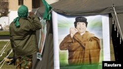 Kaddafä wepadar güýçler tarapyndan Al-Zawiýe şäherine alty ýerden hüjüm edilipdir.