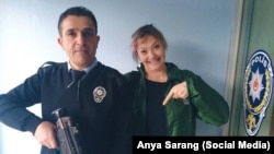 Россиянка и турецкий полицейский: "Он даже согласился сфотографироваться со мной на прощание"