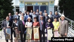 Оштогу Насиминин чыгармачылыгы боюнча иш-чаранын катышуучулары.