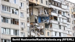 Одні офіційні джерела повідомляють про одну загиблу внаслідок вибуху людину, інші – про двох