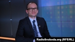 Денис Малюська звернув увагу на те, що положення закону набудуть чинності під час травневих свят 2022 року