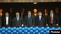 Президент Армении Серж Саргсян и лидер «Процветающей Армении»Гагик Царукян на съезде ППА, Ереван, 17 марта 2012 г.   