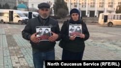 Муртазали и Патимат Гасангусеновы, родители убитых братьев, архивное фото