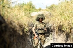 Bruce na položaju u Ukrajini tokom ljeta 2025. godine.