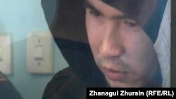 КА 168/1 мекемемесінде "бүлік ұйымдастырды" деп айыпталған  Әділет Қанапин. Ақтөбе, 4 ақпан 2013 жыл.