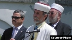 Мөфти Әмирали Аблаев (уртада)