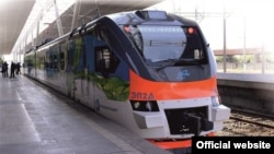 Armenia -- A commuter train at Yerevan railway station, February 27, 2018
