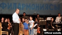 Филармониядан бир көрүнүш.