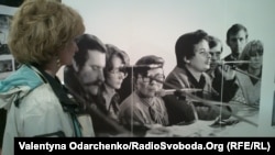 Європейський центр солідарності у Гданську: на багатьох світлинах – «мати «Солідарності» Ганна Валентинович