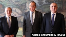 Слева направо: главы МИД Армении, России и Азербайджана – Зограб Мнацаканян, Сергей Лавров и Эльмар Мамедъяров, Москва, 15 апреля 2019 г.