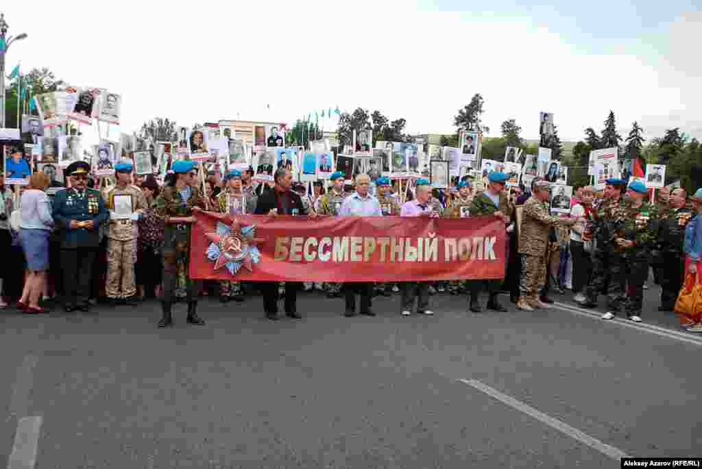 Марш с портретами советских воинов времен Второй мировой войны называется &laquo;Бессмертный полк&raquo;. Впервые он прошел в 2012 году в российском городе Томск. За три года эта акция приняла международный масштаб.
