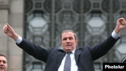 Armenian opposition leader Levon Ter-Petrosian