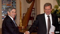 Пока Алексей Кудрин рассказывает международному финансовому сообществу о досрочной выплате госдолга, госкомпании продолжат брать кредиты