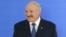 Александр Лукашенко добуш бергенден кийин журналисттердин суроолоруна жооп берүүдө. Минск, 11-октябрь.