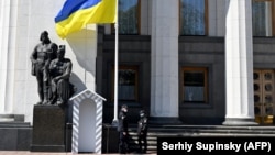 Відповідне розпорядження раніше цього тижня підписав спікер Дмитро Разумков «у зв’язку з вимогою президента України»